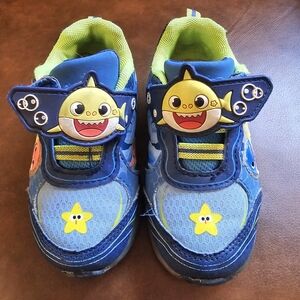 Toddler Size 7 Blue Baby Shark Character Light-Up Sneakers